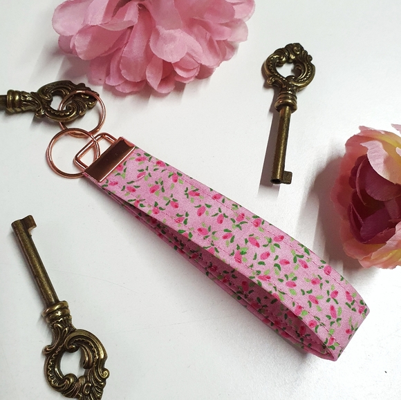 Gaviota Accessories - Pink Mini Floral Fabric Key Fob Wristlet
